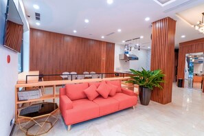 Lobby sitting area - Momizi Hotel Hai Phong (Hai Phong)