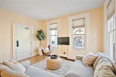 Downtown Portsmouth Private Getaway!