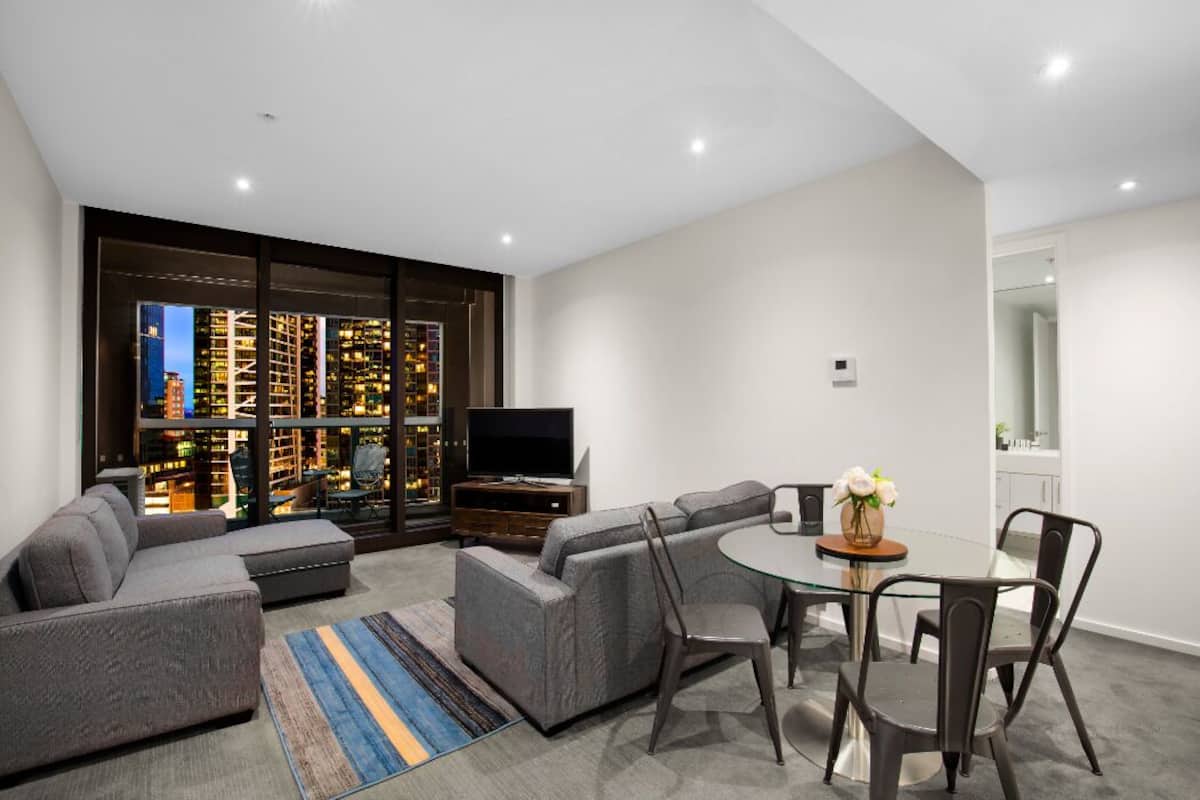 City Apartment | Iron/ironing board, WiFi (free)