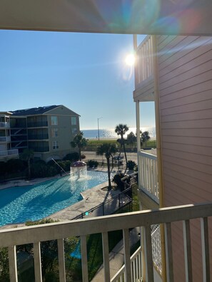Property grounds - Welcome to the Anchor!  Beach Front Condo with an Amazing view! (Galveston)