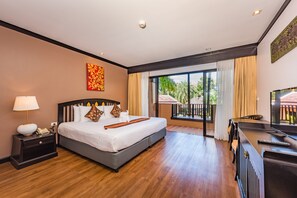 Pool View Room | Premium bedding, minibar, in-room safe, soundproofing