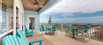 Upscale, gulf front beach house w/incredible views & free WiFi