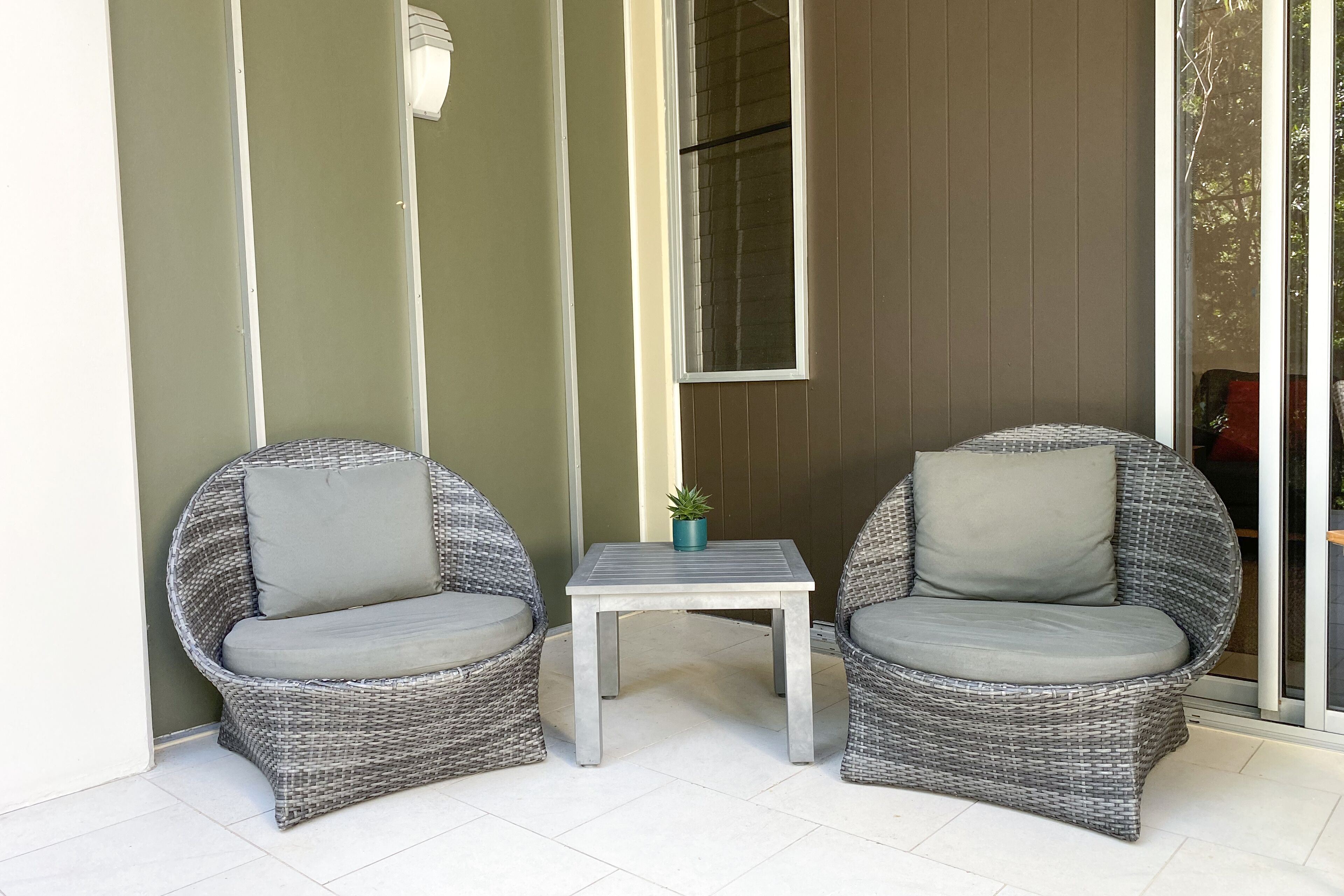 \"Sundeck Retreat\" - Private Luxury Near the Beach. — image 2