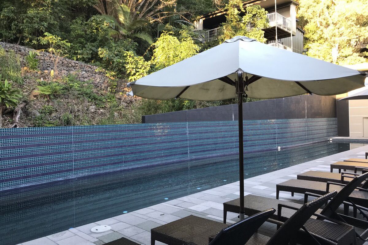 \"Sundeck Retreat\" - Private Luxury Near the Beach. — image 4