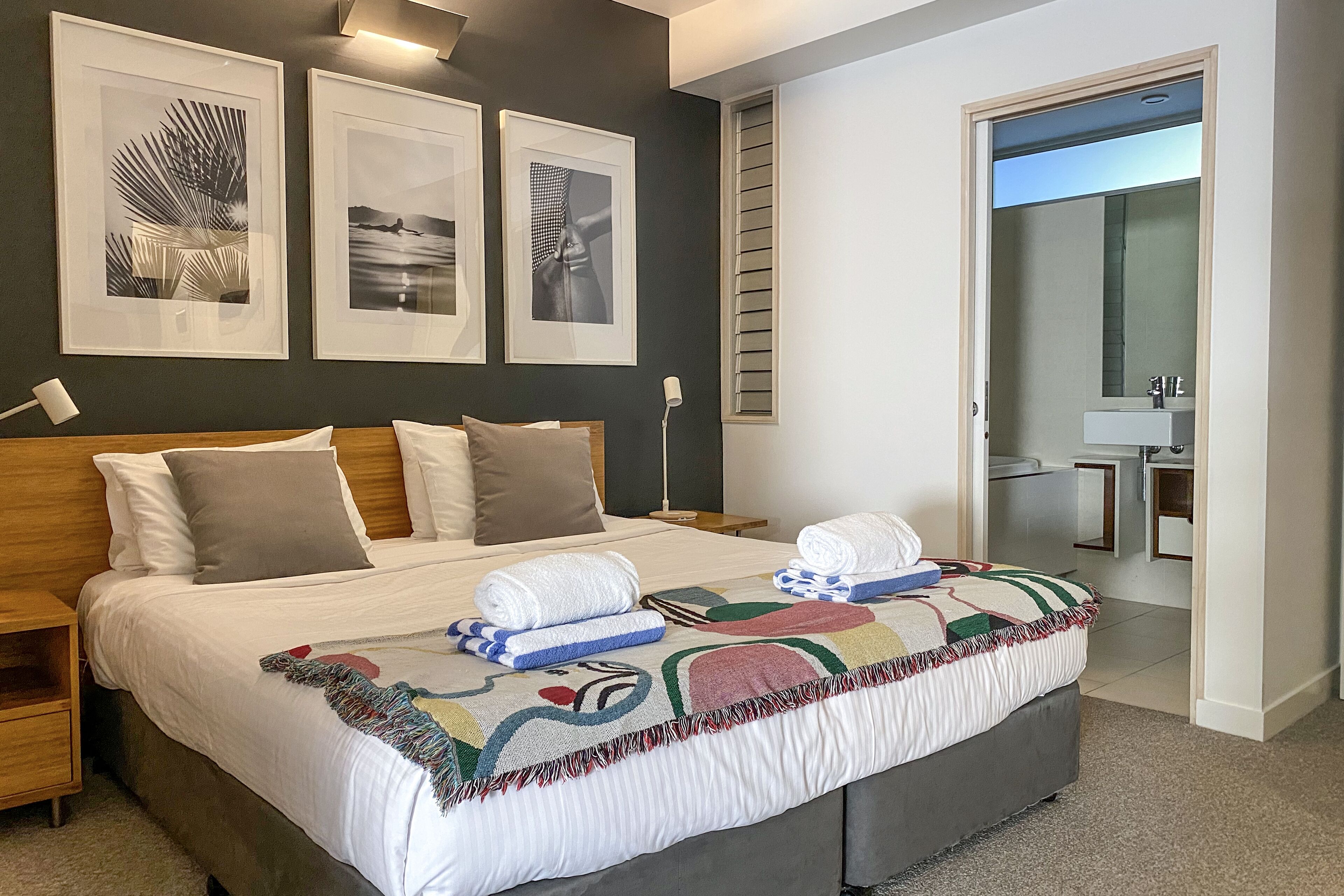 \"Sundeck Retreat\" - Private Luxury Near the Beach. — image 11