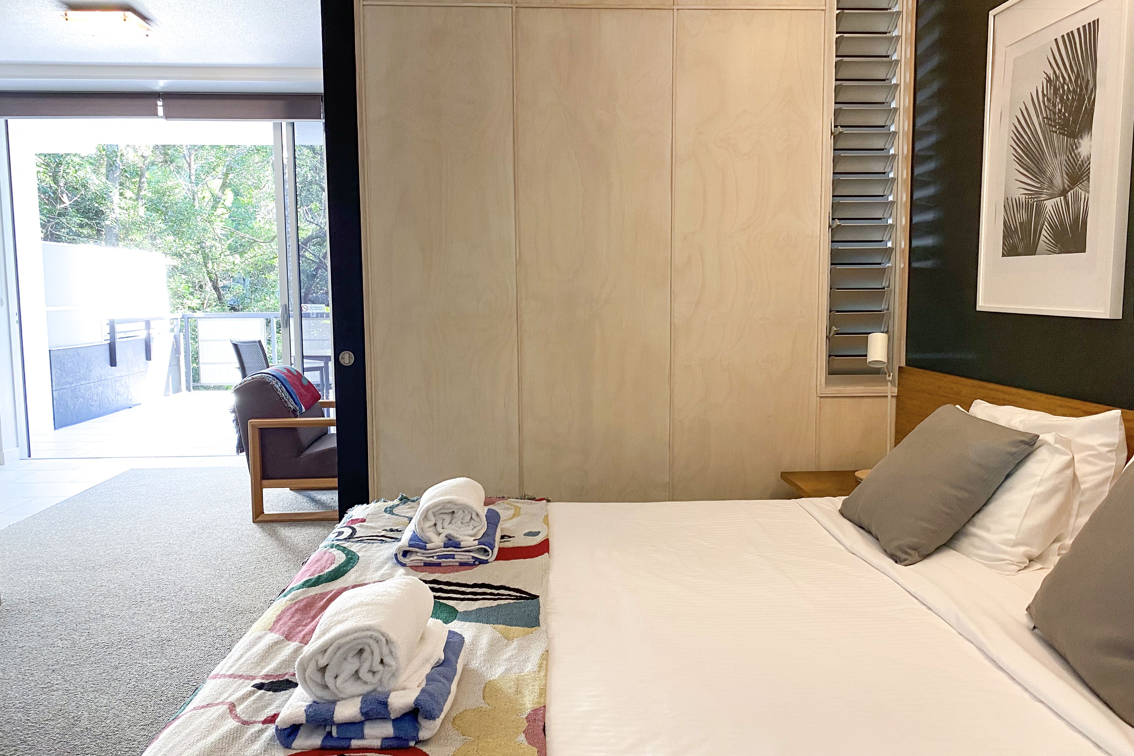 \"Sundeck Retreat\" - Private Luxury Near the Beach. — image 9