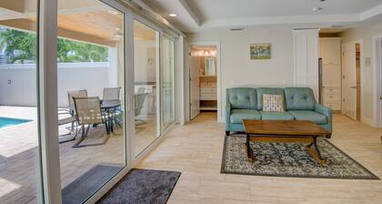 2-Car Garage, Private Pool & Beach Access, BBQ grill & Pool/Beach Toys