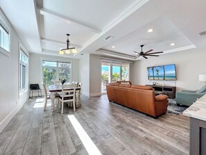 Una Smart TV, libros