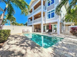 Outdoor pool, a heated pool - King beds-NO Bunks, Private Pool, 2-car Garage (Siesta Key)