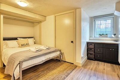 5 Bedroom, 3 Bath House! With Brand New Hot Tub!