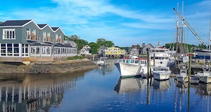 Linda y acogedora cabaña Kennebunk con bañera de hidromasaje y piscina compartidas - cerca de la playa, perros bien