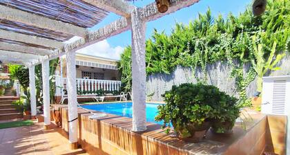 Semi-detached villa with large terrace with BBQ and private pool