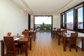 Tägliches inbegriffenes einheimisches Frühstück