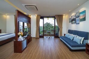 Luxury Triple Room | Minibar, desk, laptop workspace, blackout drapes - Sol's Villa Hoi An (Da Nang)