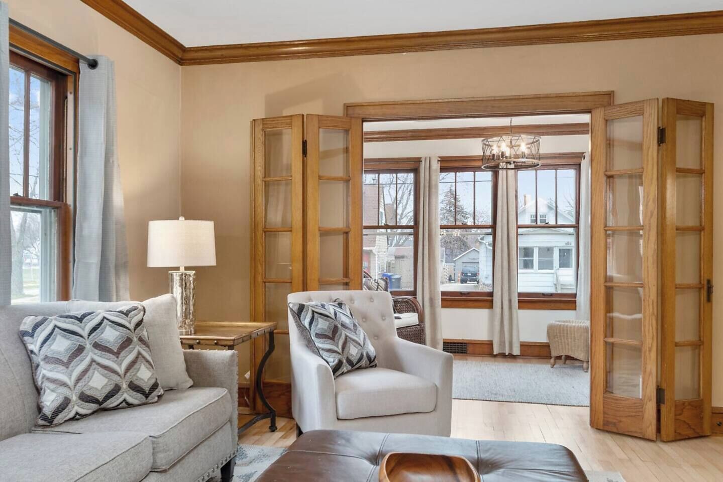 Smart TV, table tennis, books