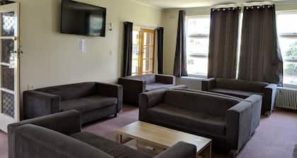 Young Budget Accommodation - Hostel
