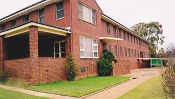 Mặt tiền nơi lưu trú