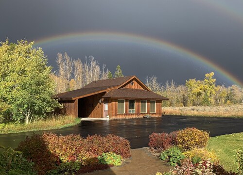 Clean and cozy home with great amenities and amazing views.