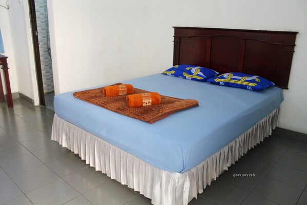 Guestroom 1 | Ruang kerja ramah laptop, Wi-Fi gratis, dan seprai linen