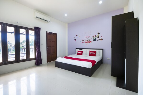 Soundproofing, free WiFi, bed sheets