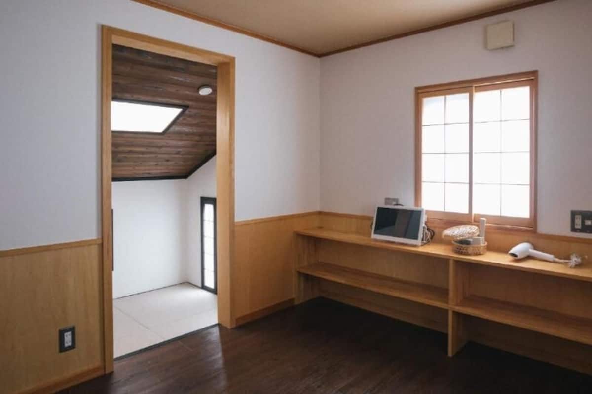 2 habitaciones, muebles diferentes, wifi gratis y ropa de cama
