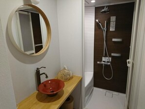 Triple Room, Private Bathroom (Awayuki 1F,) | Bathroom | Free toiletries, hair dryer, slippers, electronic bidet - Miyajima Shiro (Hatsukaichi)