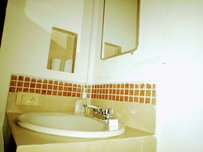 Classic-Zimmer | Badezimmer | Dusche, Handtücher
