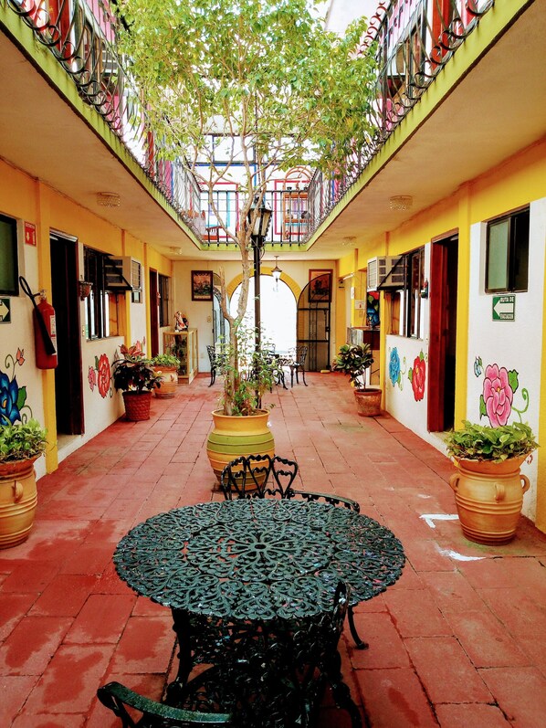 Interior entrance - Hotel Calendas (Salina Cruz)