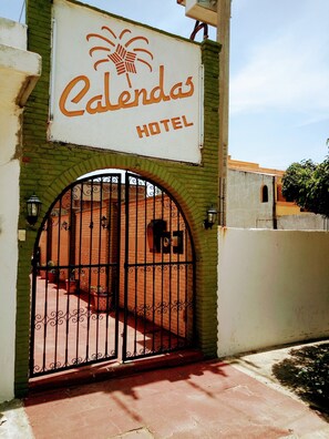 Property entrance - Hotel Calendas (Salina Cruz)