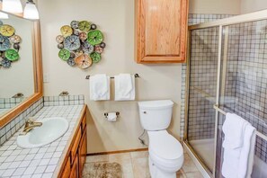 Bathroom - Mammoth Pines #02 (Mammoth Lakes)
