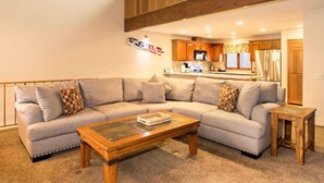 Living room - Mammoth Pines #02 (Mammoth Lakes)
