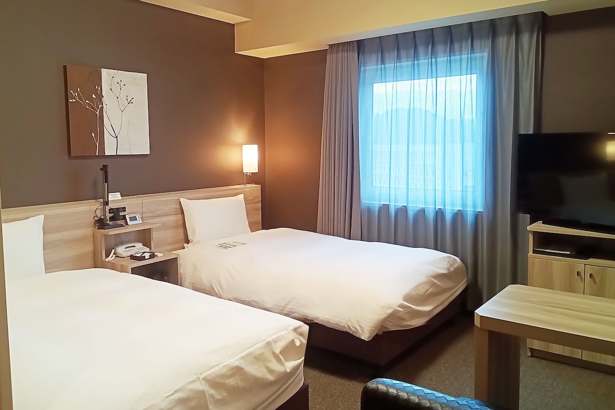 Comfort Twin Room, Non Smoking | Desk, WiFi (free), bed sheets