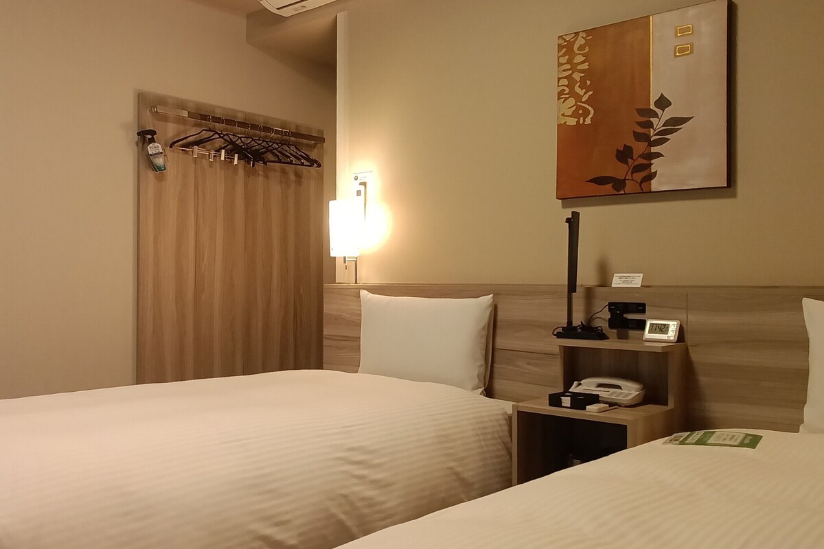 Desk, WiFi (free), bed sheets