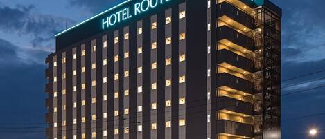 Fasade – kveld/natt