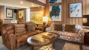 Appartement, Meerdere bedden (Chamonix #096 TOT-05960) | Woonkamer | Televisie, een open haard en een dvd-speler