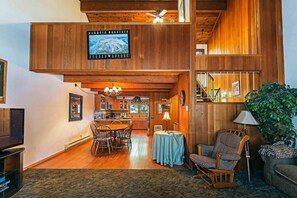 Living room - Winterset #02 (Mammoth Lakes)