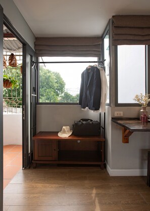Hypo-allergenic bedding, minibar, individually decorated - Centraltique Hidden Oasis (Hanoi)