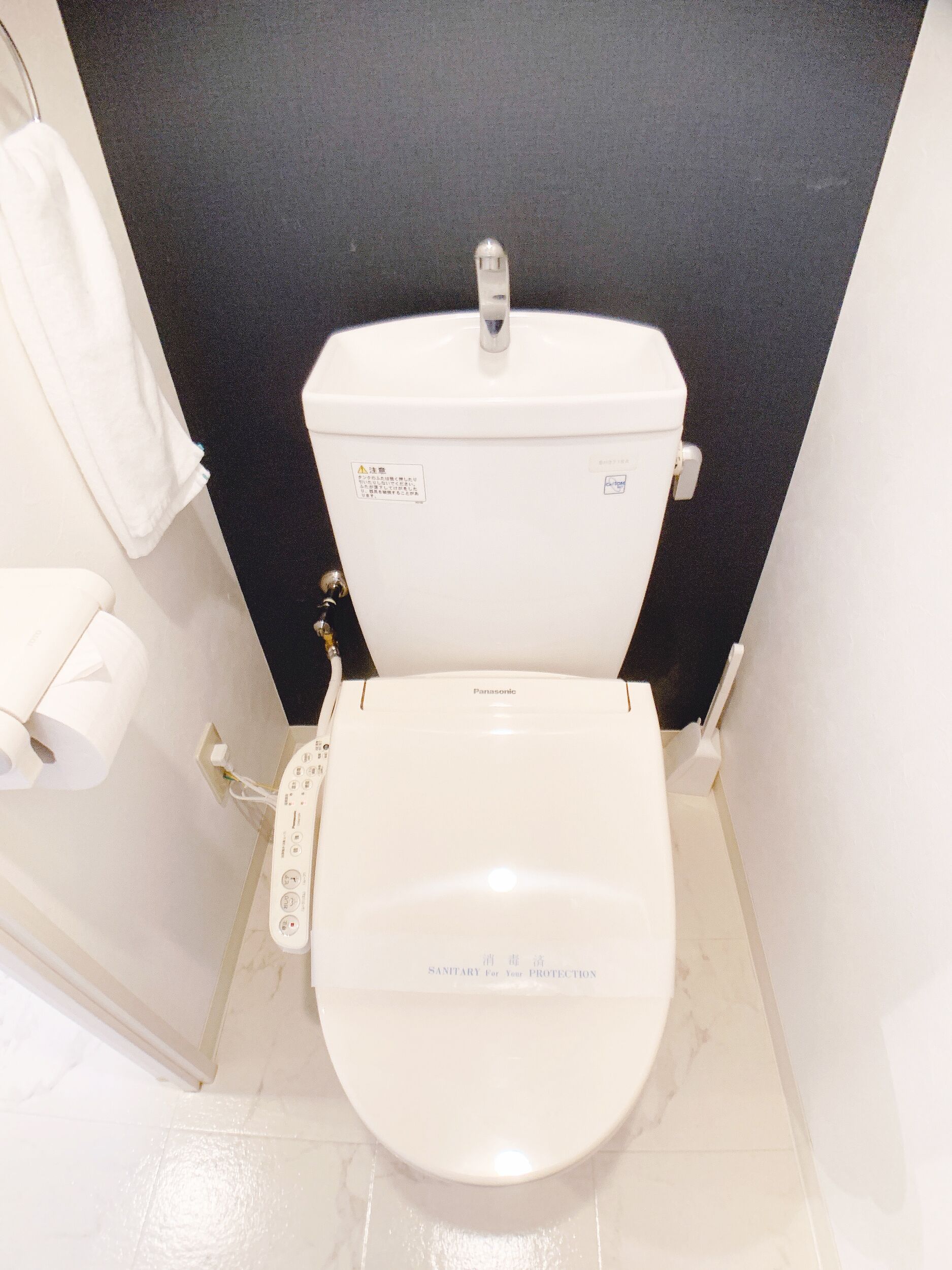 Studio, Non Smoking, Balcony (401) | Bathroom | Separate tub and shower, free toiletries, hair dryer, slippers