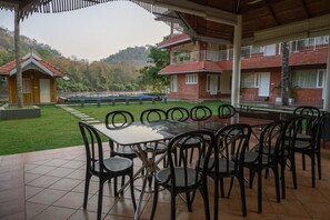 Khu ẩm thực ngoài trời