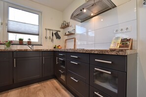 Villa | Private kitchen | Fridge, stovetop, highchair - Tranquil Group Retreat in Nature (Megchelen)