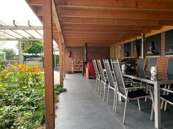 Villa | Balcony - Tranquil Group Retreat in Nature (Megchelen)