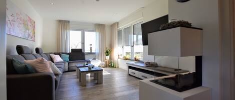 Villa | Vardagsrum | Eldstad