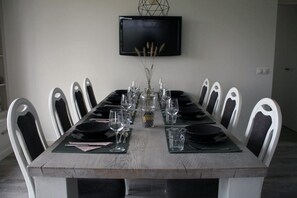 Villa | Dining - Tranquil Group Retreat in Nature (Megchelen)