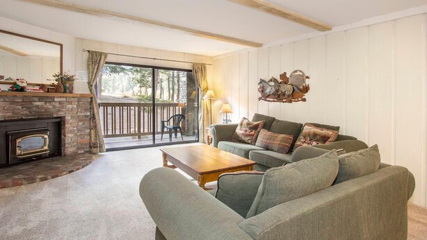 Living room - Summit #17 (Mammoth Lakes)
