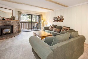 Living room - Summit #17 (Mammoth Lakes)