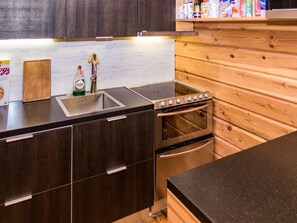 Jääkaappi, mikroaaltouuni, astianpesukone