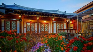 Front of property - Jeonju Happy Maru Hanok (Jeonju)