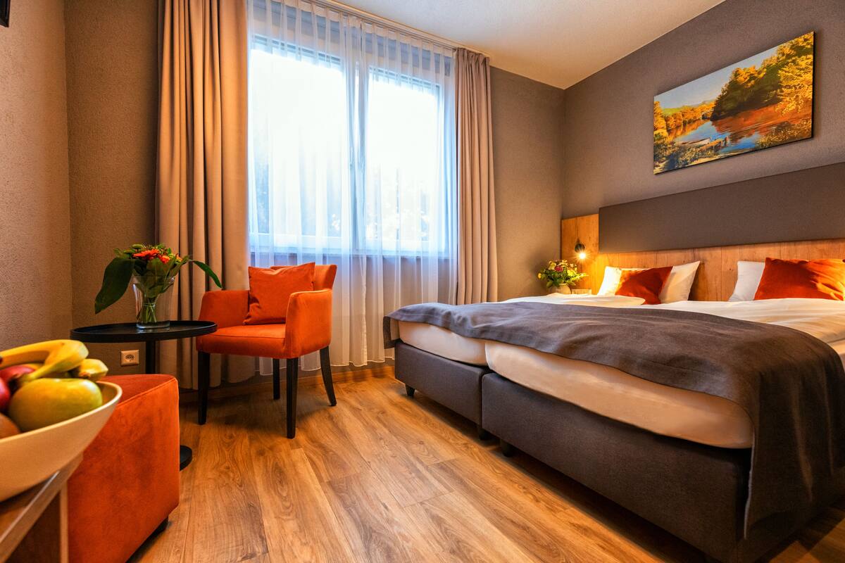 Egyptian cotton sheets, premium bedding, in-room safe, blackout curtains