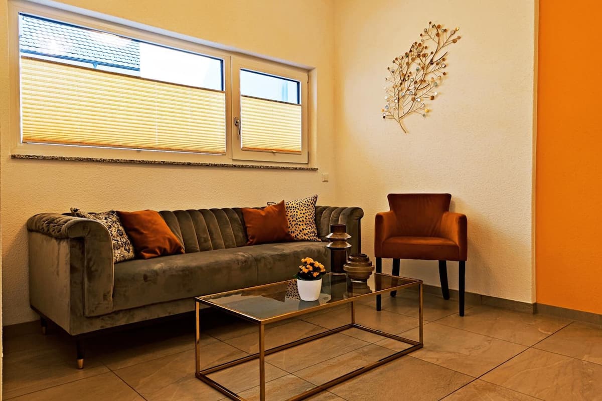 32-inch smart tv with satellite channels, tv, first-run films