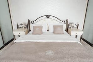 Apartment, 1 Bedroom, Terrace | 1 bedroom, desk, iron/ironing board, free WiFi - Royal Apartment Frantsuzkiy bulvar 60 (Odesa)